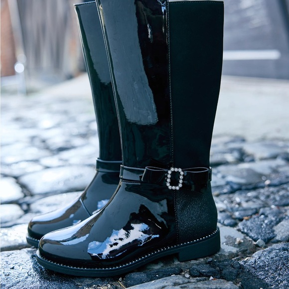 The Children's Place Other - Brand new without tags
Girls Rhinestone Bow boots black